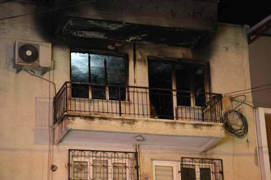 İzmir’de evde çıkan yangında baba öldü, oğlu entübe edildi