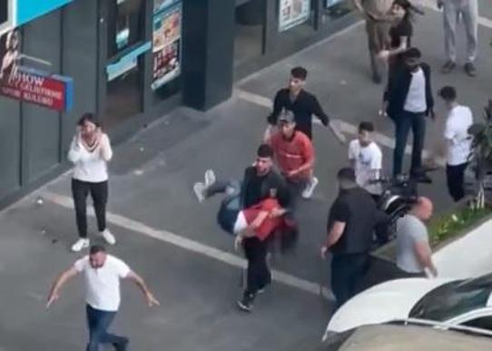 Adanada sokakta silahlı kavga: 1 ölü, 1 yaralı