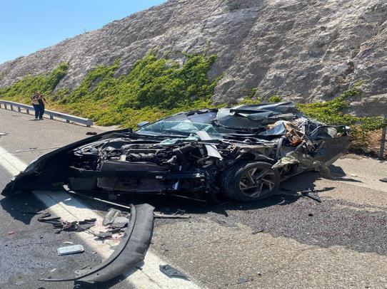 Su tankerine çarpan otomobilin sürücüsü öldü