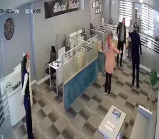 Bıçaklı saldırıya uğrayan avukat yara almadan kurtuldu; barodan destek açıklaması