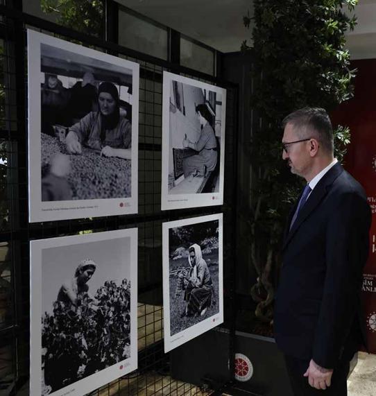 İletişim Başkanı Duran, ‘Hayata Dokunan Kadınlar’ fotoğraf sergisinin açılışında konuştu