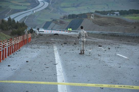 Balıkesir’de kaza kırıma uğrayan F-16 uçağının enkazı kaldırılıyor