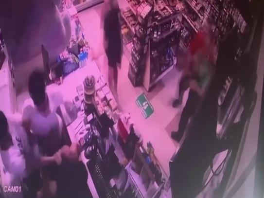 Akaryakıt istasyonunda yumruklu, bıçaklı kavga: 4 yaralı