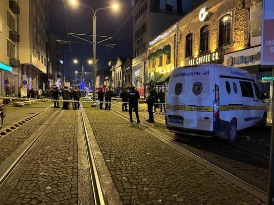 İzmitte eğlence mekanına silahlı saldırı; 3 ölü, 2 yaralı