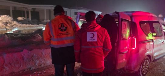 Kahramanmaraş’ta karla kaplı 3 ahırın çatısı çöktü; 65 büyükbaş öldü