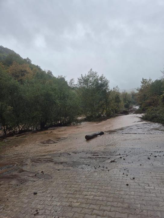 Kocaeli’de sağanak nedeniyle ev ve iş yerlerini su bastı