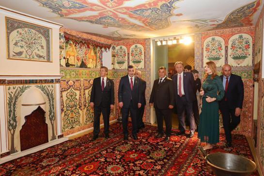 Cumhurbaşkanı Yardımcısı Yılmaz’dan Azerbaycan Ulusal Halı Müzesine ziyaret