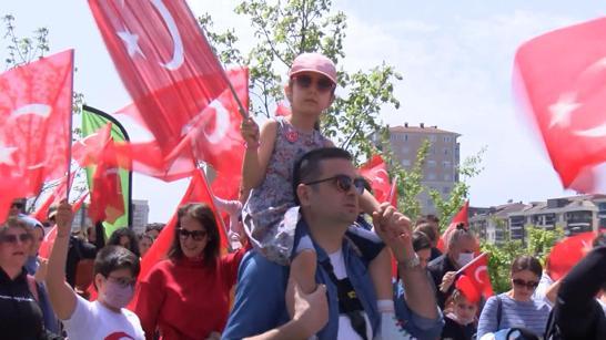 Beylikdüzü’nde 23 Nisan Çocuk Festivali kortej yürüyüşüyle başladı