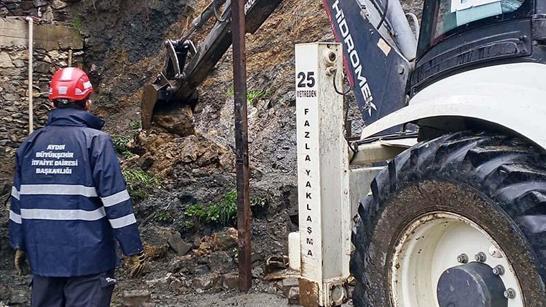 Aydında sağanak nedeniyle istinat duvarı çöktü; altında kalan 4 koyun öldü