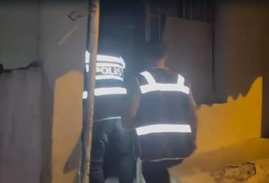 Evlerinde uyuşturucu ile yakalanan 2 kardeşe gözaltı