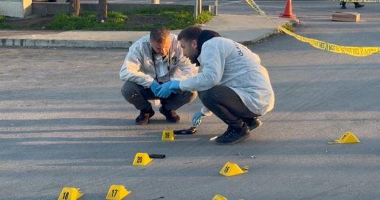 Sultangazide takip ettiği çocuğa silahla ateş ederken yolda yürüyen kişiyi vurdu