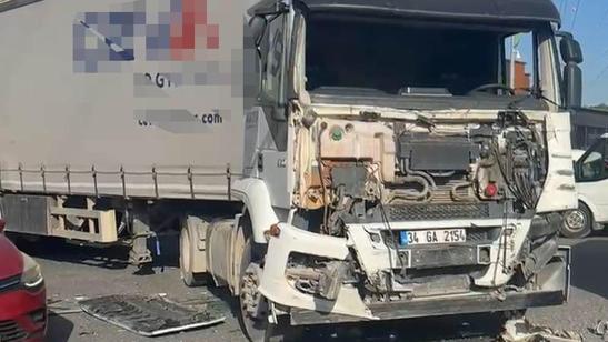 TIR ile çarpışan işçi servisi devrildi: 8 yaralı