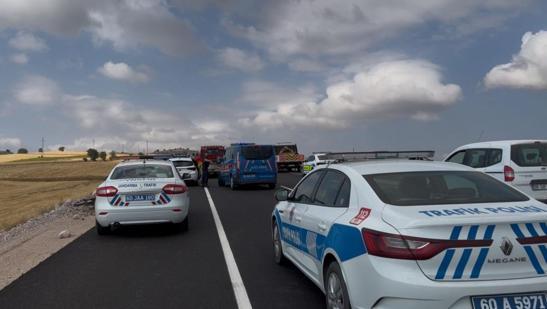 Tokat’ta iki otomobil çarpıştı; evli çift ile 2 aylık bebekleri öldü