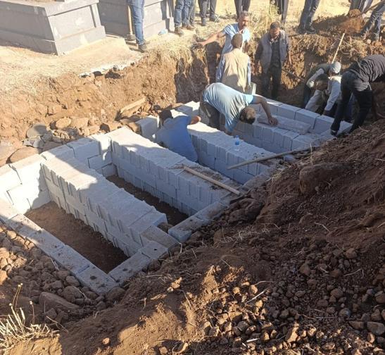 Mersin’deki kazada ölen aynı aileden 5 kişi, yan yana toprağa verildi