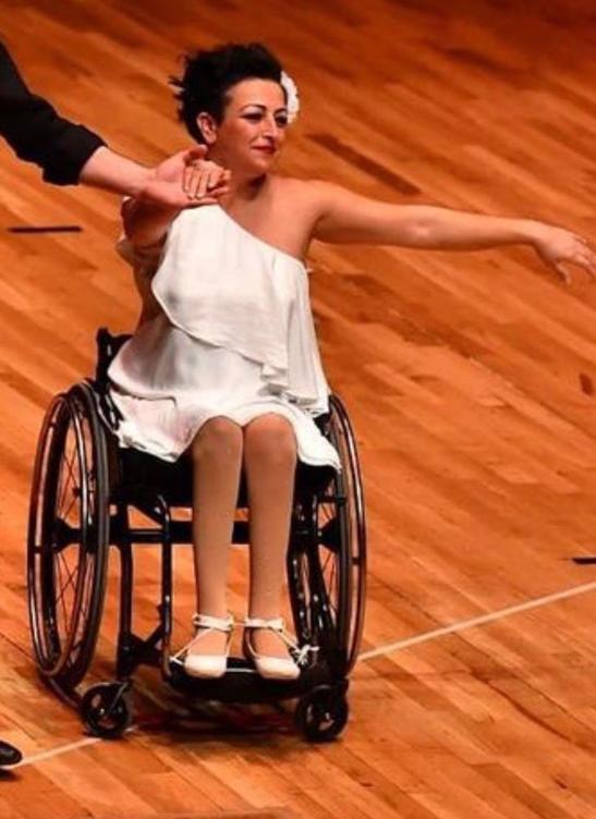 Neşenin tekerlekli sandalyede dansla uluslararası başarısı