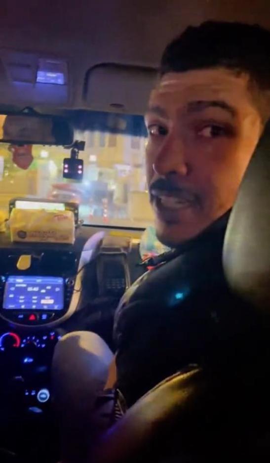 Beşiktaşta turistlerden fazla para isteyen taksici, polis çağrılınca kaçtı