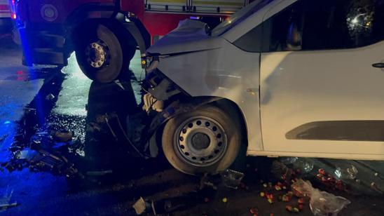 Hafif ticari araç ile otomobil çarpıştı: 7 yaralı