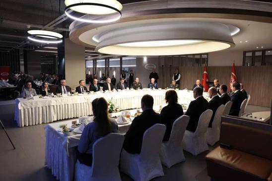 Milli Savunma Bakanı Güler, iftarda OYAK üst yönetimiyle bir araya geldi
