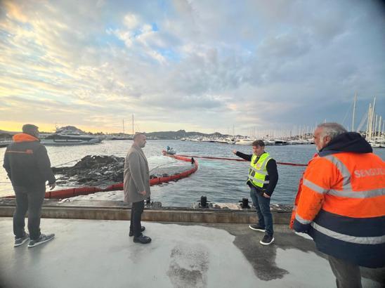 Bodrumdaki yat yangını sonrası temizlik ve enkaz kaldırma çalışması başlatıldı