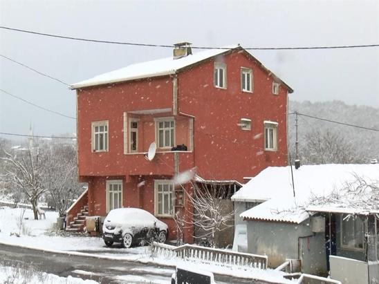 İstanbulda kar kalınlığı yüksek kesimlerde yaklaşık 10 santimetreye ulaştı