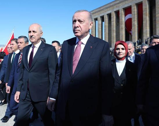 Devlet erkanından Anıtkabire ziyaret