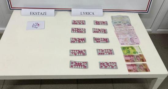 Pazarda uyuşturucu satarken yakalanan şüpheli tutuklandı