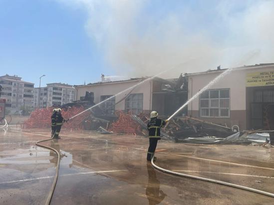 Gaziantepte meslek lisesinde yangın