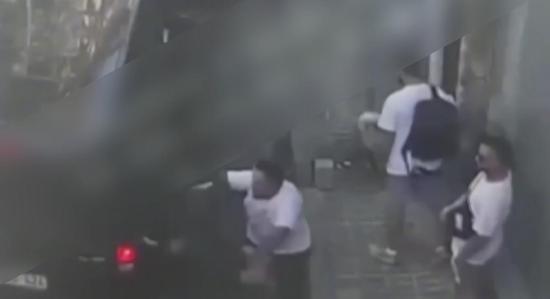 Şişli’de motosiklet sürücüsünün bıçaklandığı yol verme kavgası kamerada