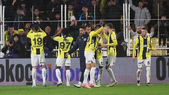 Fenerbahçe, Başakşehir’i golcüleriyle geçti