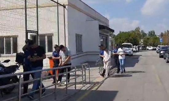 Adanada, alacak kavgası kamerada