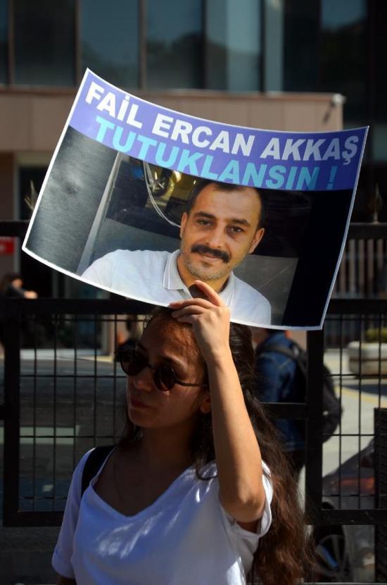 Kadın cinayeti davası: Annenin adliye önünde isyanı