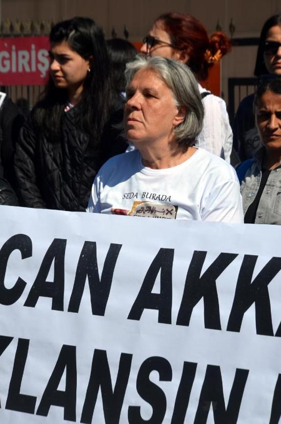 Kadın cinayeti davası: Annenin adliye önünde isyanı