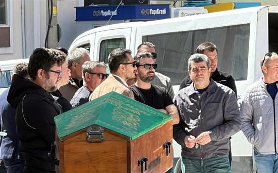 Apartmanın 5inci katından düşen 11 yaşındaki Ateş Ender, yaşamını yitirdi