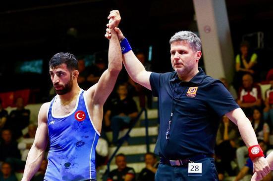 Murat Fırat, Avrupa Güreş Şampiyonasında finale yükseldi