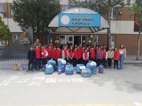 İlkokul öğrencileri engelliler için 900 bin mavi kapak topladı