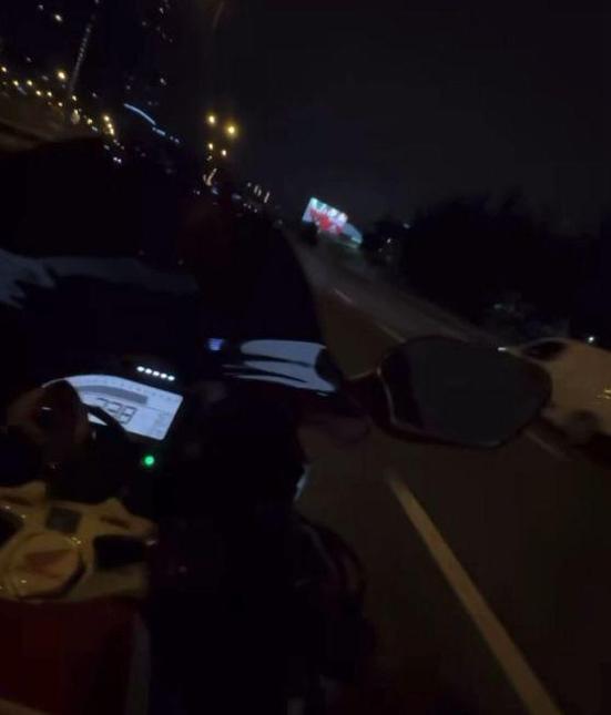 Fatihte taksiye çarpan motosiklet sürücüsü hayatını kaybetti