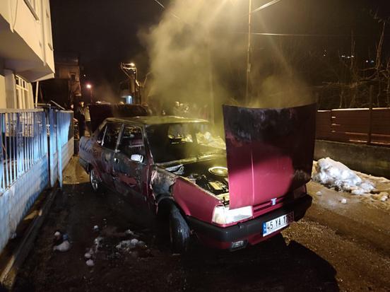 Park halindeki otomobil yandı