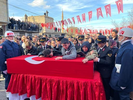 Şehit oğlunu son yolculuğuna Allahım cennetine al diyerek uğurladı