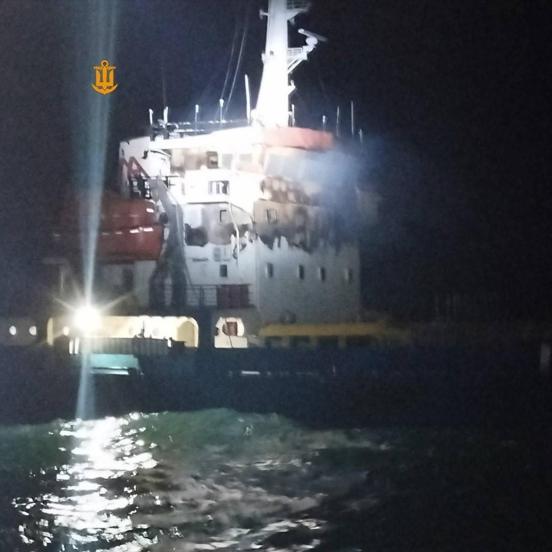 Ukrayna açıklarında dron saldırısına uğrayan ANT isimli Türk gemisi İstanbul Boğazından geçti