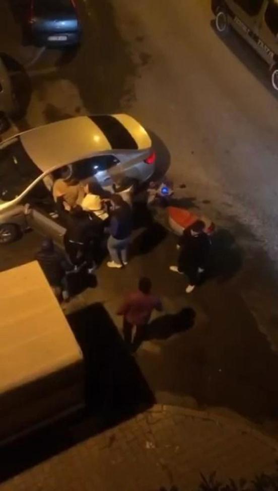 Gaziosmanpaşada yol verme tartışması kavgaya dönüştü: Eşim hasta, ne olur yapmayın