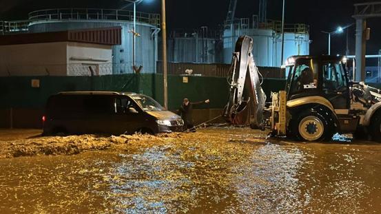 Çanakkalede sağanak; Kepez Çayı taştı