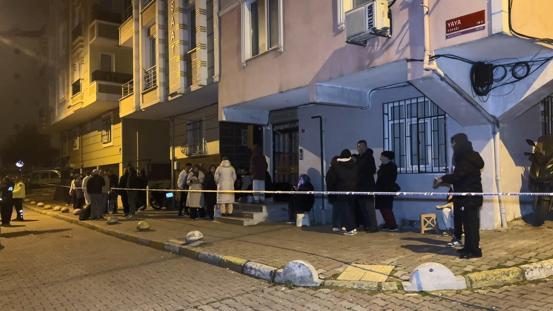Bahçelievlerde inşaatın istinat duvarı yıkıldı; bitişikteki 2 bina tahliye edildi