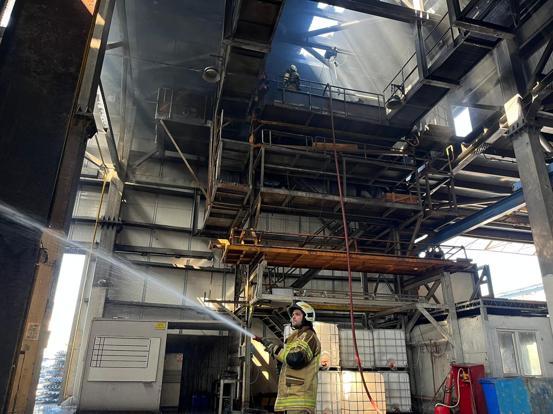 İzmirde fabrika yangını kontrol altında