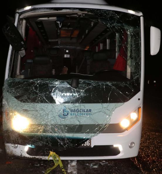 Deprem bölgesinden dönerken kazada yaralanan 19 kişinin tedavisi sürüyor