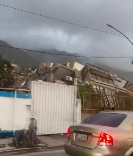 Venezuelada 39 saniye arayla 7.2 ve 7.5 büyüklüğünde 2 deprem