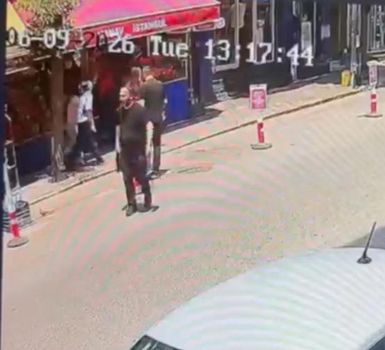 Fatihte Suriyeli kuyumcuyu Dubaide ticaret vaadiyle dolandıran 3 şüpheli tutuklandı