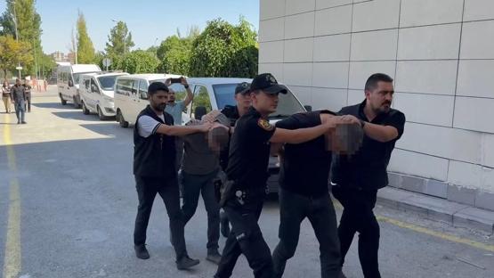 Baba ve oğlunu öldüren saldırgan ile 5 yakını adliyeye sevk edildi