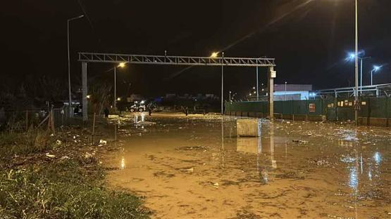 Çanakkalede sağanak; Kepez Çayı taştı