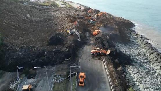 Artvinde heyelan; Karadeniz Sahil Yolu tek şeritli ulaşıma açıldı