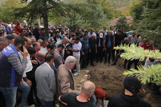 Kazada ölen ikizler, son yolculuğuna uğurlandı